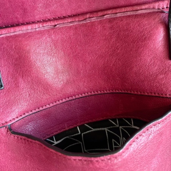 L.A.M.B. by Gwen Stefani real leather large shoulder tote bag raspberry red - Picture 13 of 16